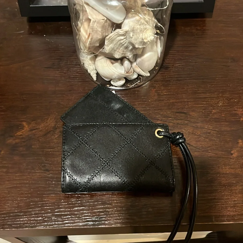 Tory Burch compact tory